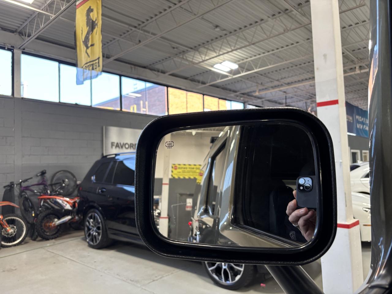 2005 Hummer H2 V8|4X4|BOSE|REARSCREENS|LEATHER|SUNROOF|ROOFRACK|+ Photo