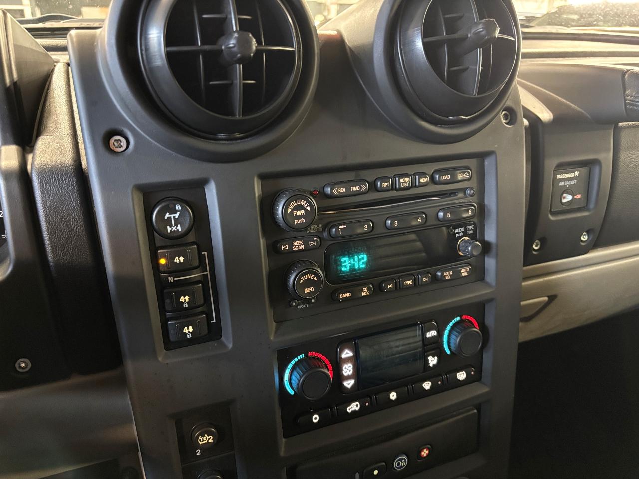 2005 Hummer H2 V8|4X4|BOSE|REARSCREENS|LEATHER|SUNROOF|ROOFRACK|+ Photo