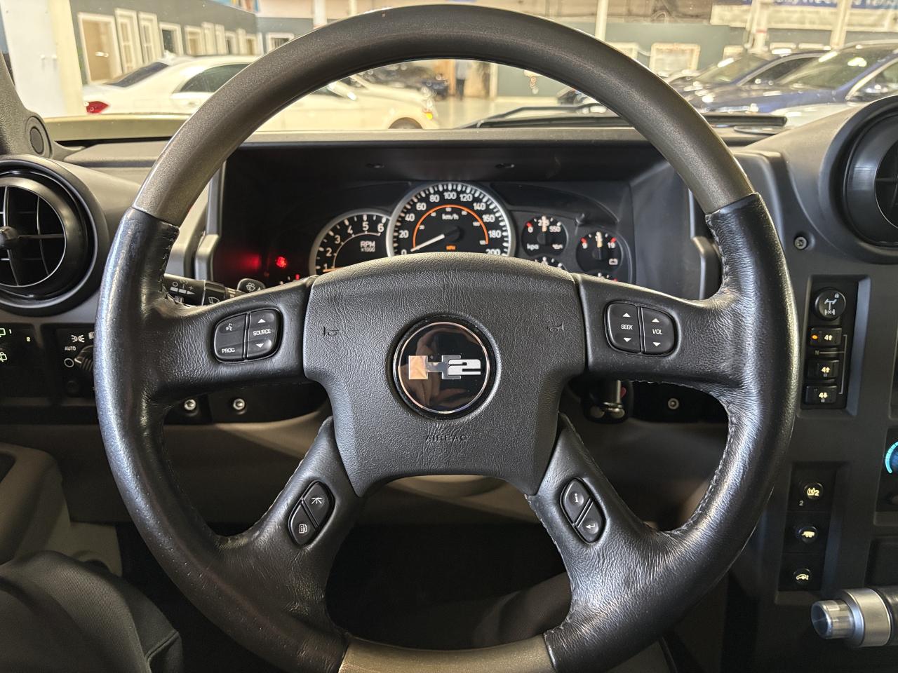 2005 Hummer H2 V8|4X4|BOSE|REARSCREENS|LEATHER|SUNROOF|ROOFRACK|+ Photo