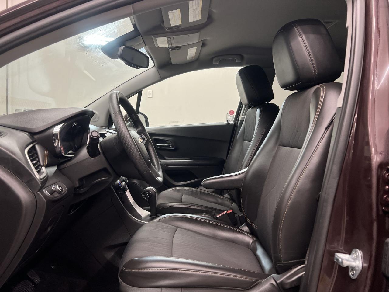 2022 Chevrolet Trax LT AWD | LEATHER | CARPLAY | REMOTE START | A/C Photo