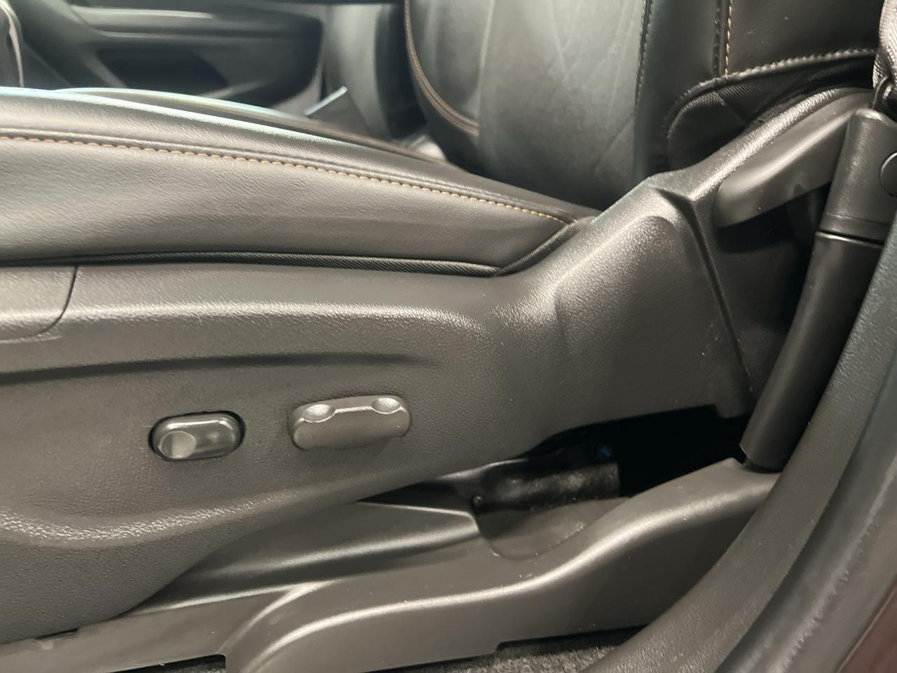 2022 Chevrolet Trax LT AWD | LEATHER | CARPLAY | REMOTE START | A/C Photo