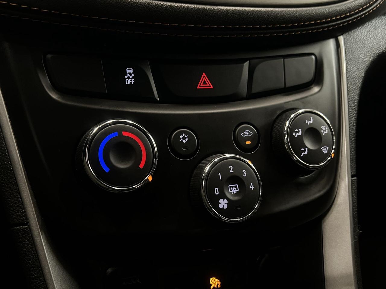 2022 Chevrolet Trax LT AWD | LEATHER | CARPLAY | REMOTE START | A/C Photo