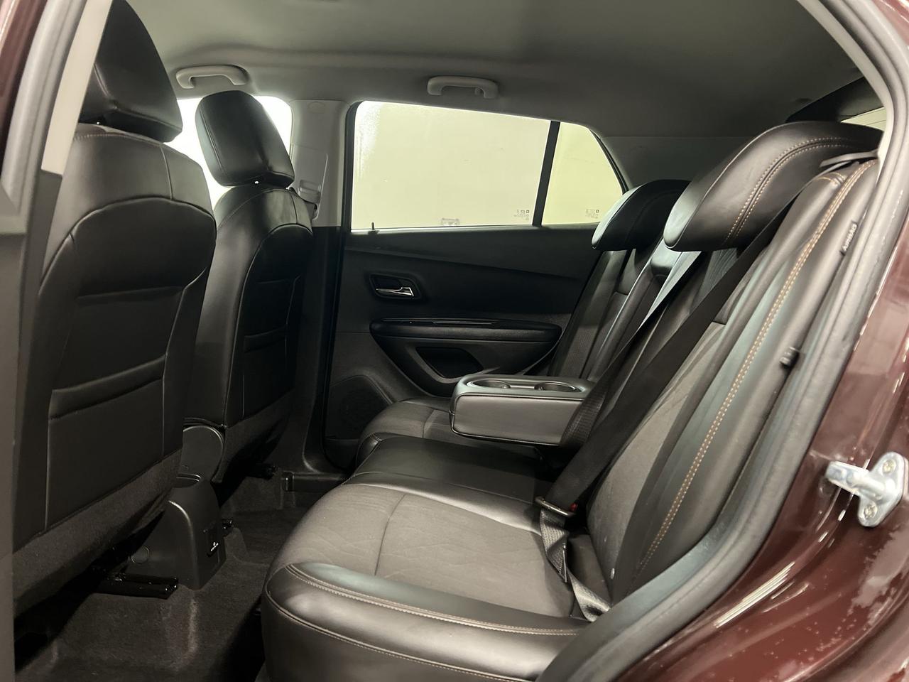 2022 Chevrolet Trax LT AWD | LEATHER | CARPLAY | REMOTE START | A/C Photo