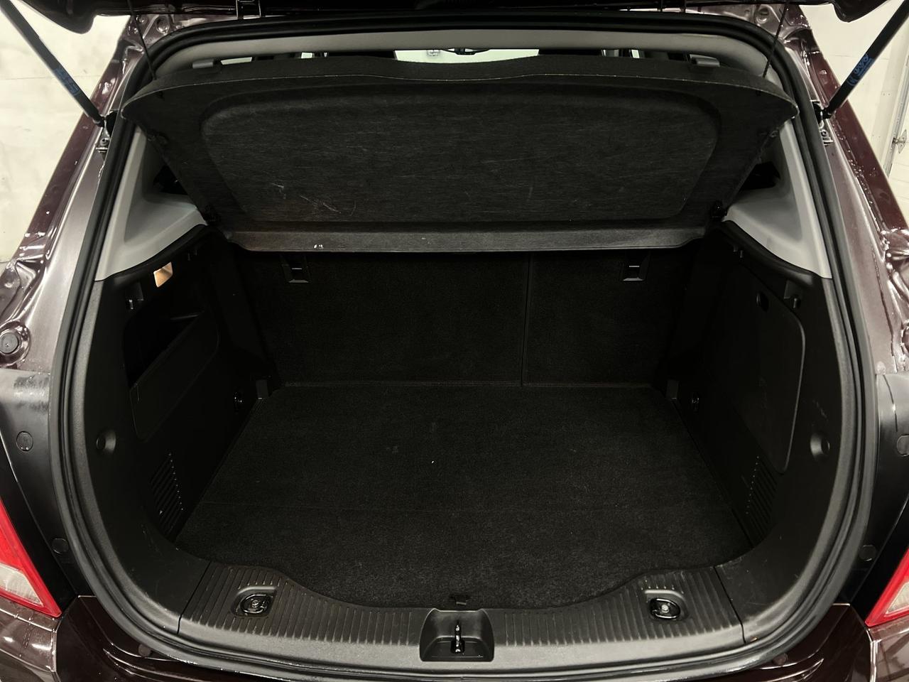 2022 Chevrolet Trax LT AWD | LEATHER | CARPLAY | REMOTE START | A/C Photo