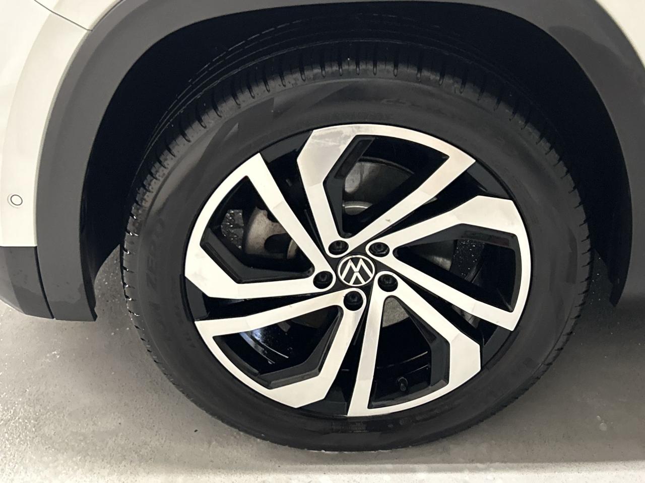 2021 Volkswagen Atlas JUST LANDED Photo