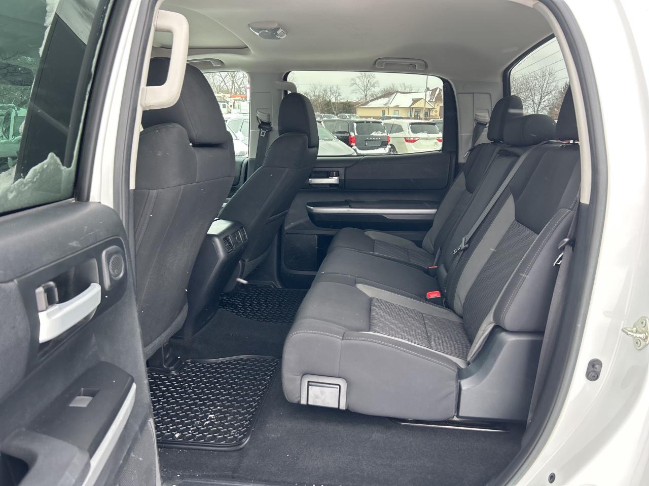 2017 Toyota Tundra SR5 TRD, SUNROOF, NAV, HEATED CLOTH, BACK UP CAM! - Photo #13