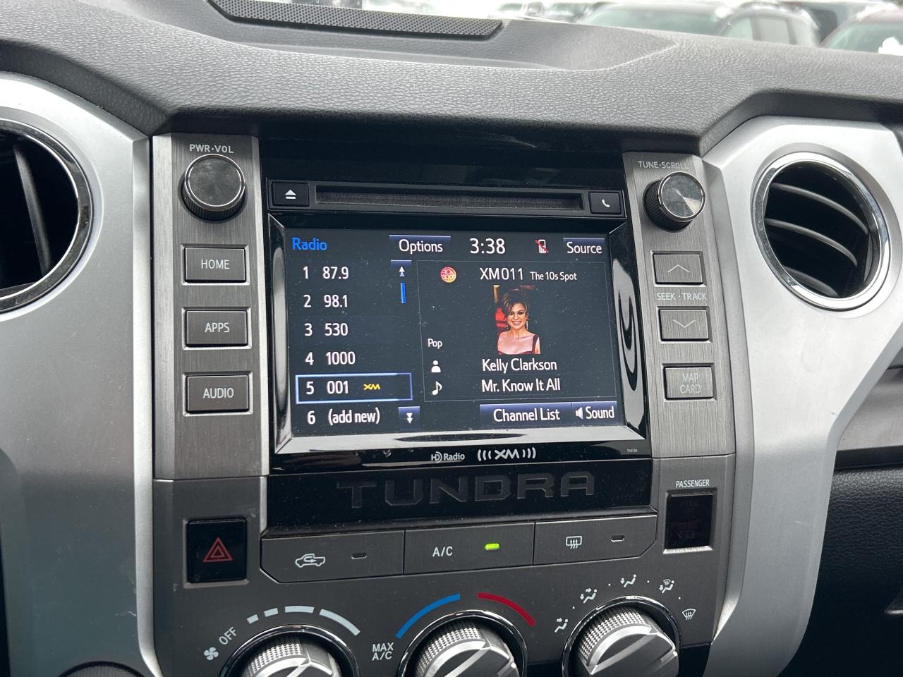 2017 Toyota Tundra SR5 TRD, SUNROOF, NAV, HEATED CLOTH, BACK UP CAM! - Photo #19