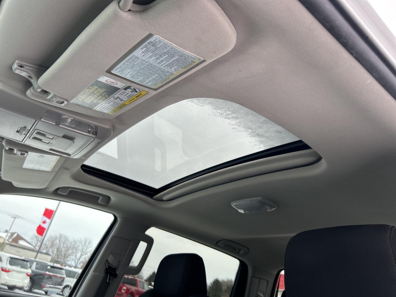 2017 Toyota Tundra SR5 TRD, SUNROOF, NAV, HEATED CLOTH, BACK UP CAM! - Photo #22