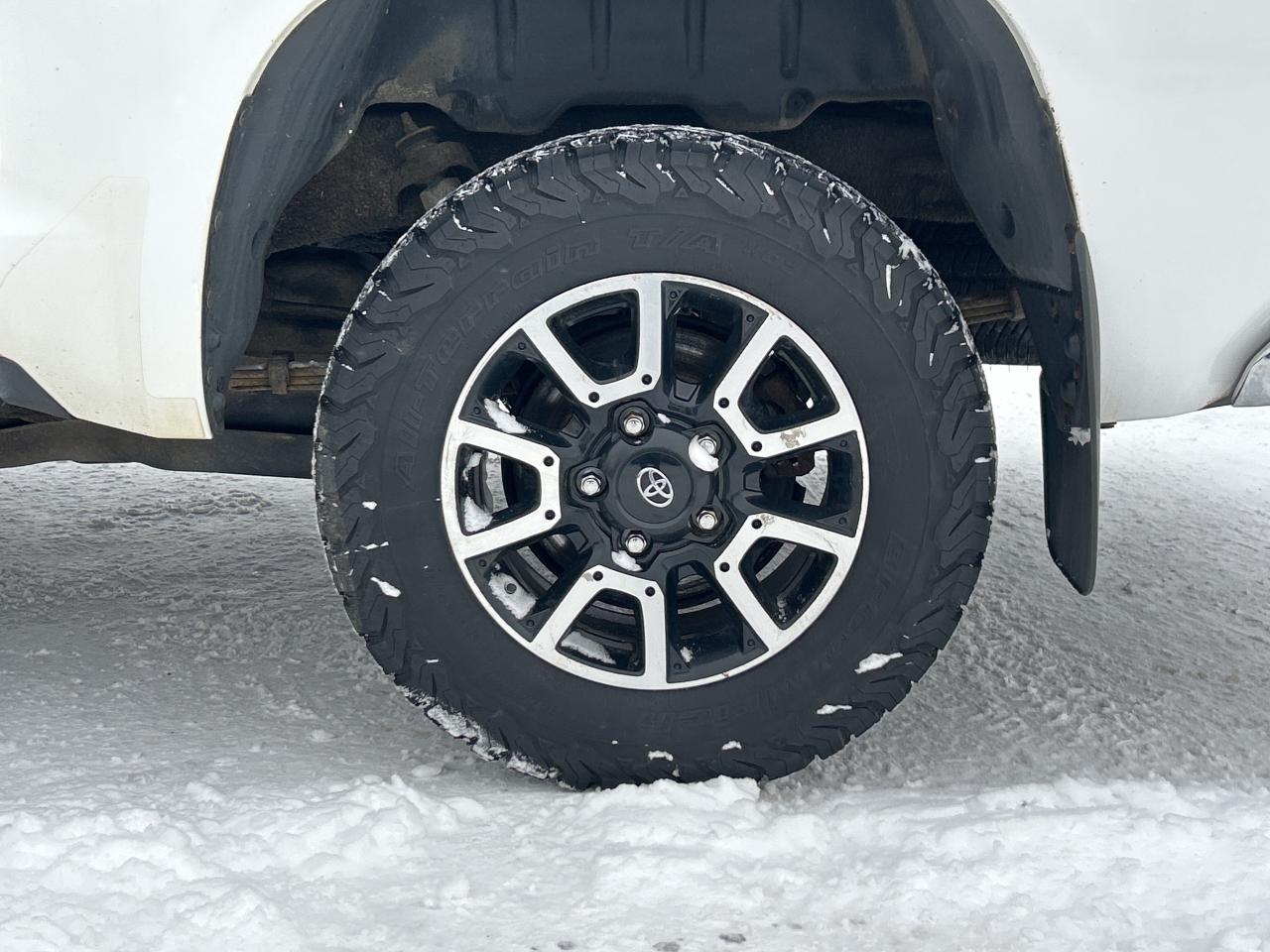 2017 Toyota Tundra SR5 TRD, SUNROOF, NAV, HEATED CLOTH, BACK UP CAM! - Photo #10