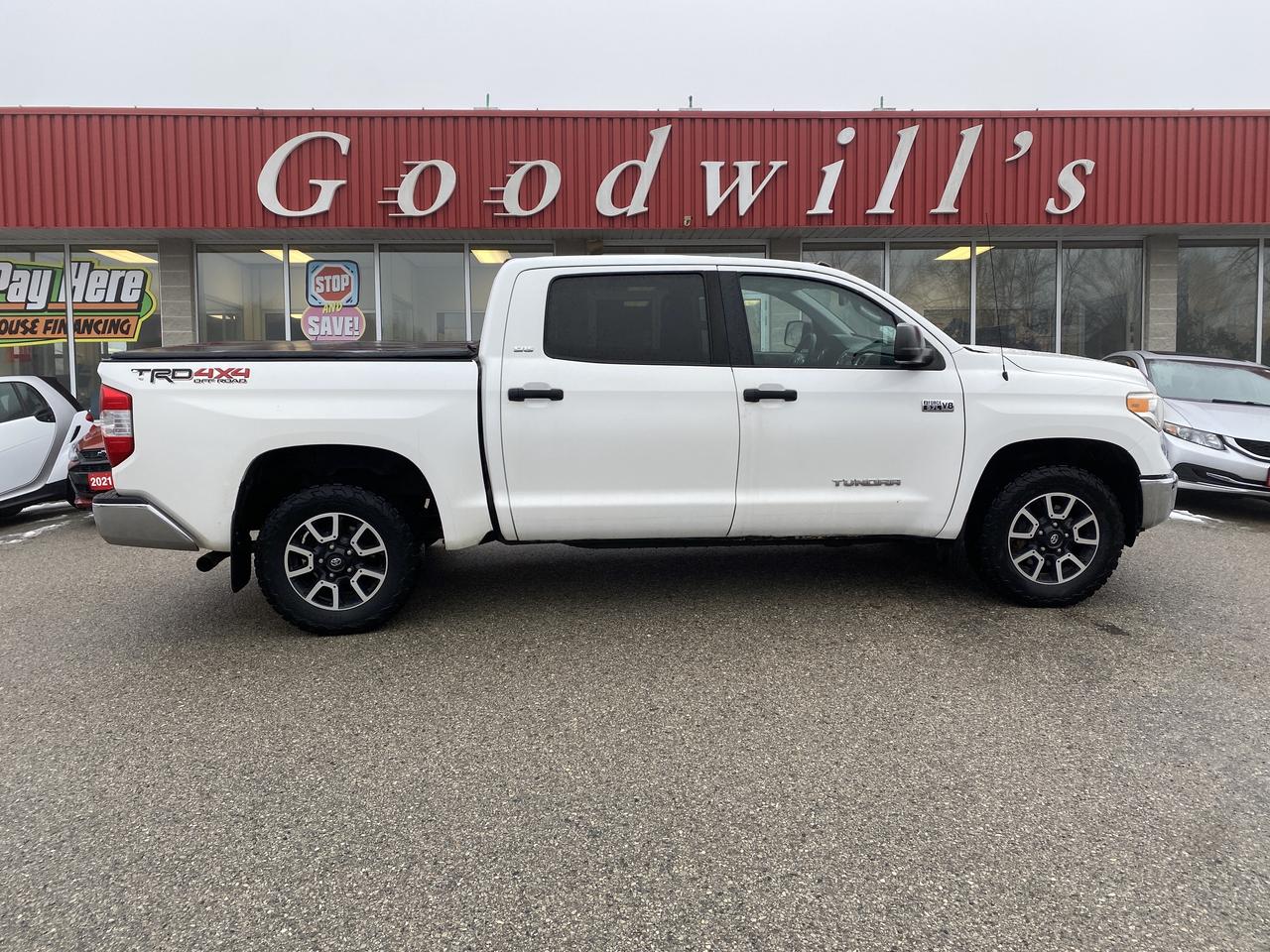 2017 Toyota Tundra SR5 TRD, SUNROOF, NAV, HEATED CLOTH, BACK UP CAM!