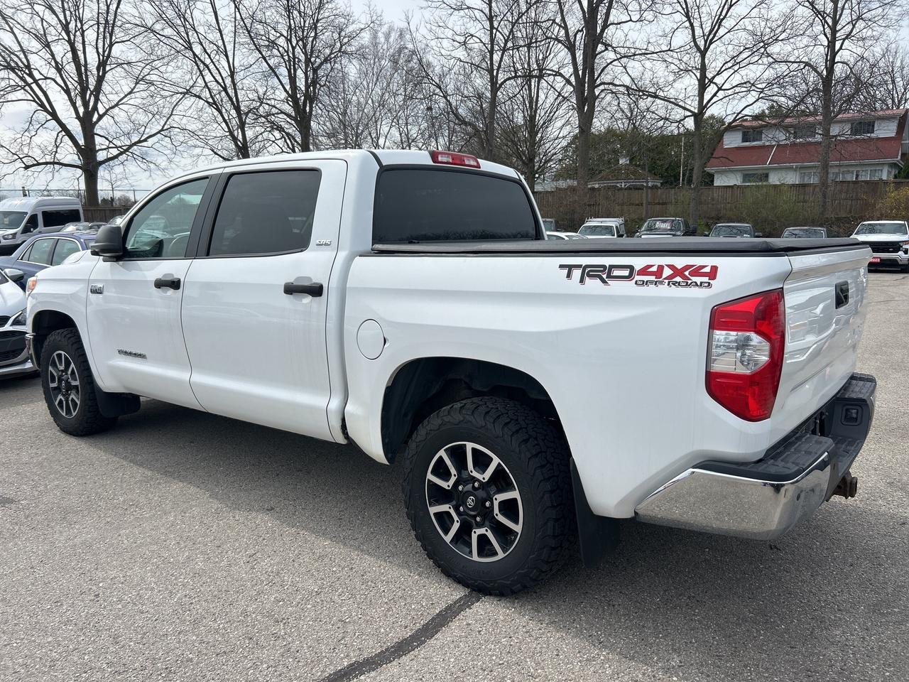 2017 Toyota Tundra SR5 TRD, SUNROOF, NAV, HEATED CLOTH, BACK UP CAM! - Photo #4