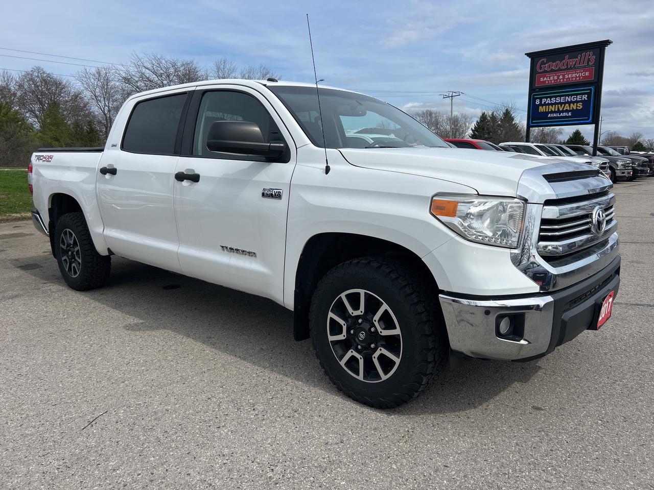 2017 Toyota Tundra SR5 TRD, SUNROOF, NAV, HEATED CLOTH, BACK UP CAM! - Photo #8
