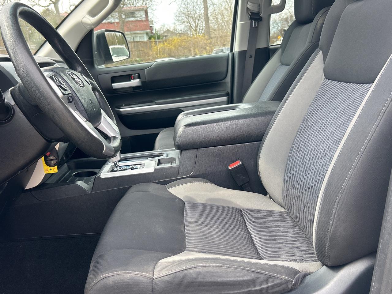 2017 Toyota Tundra SR5 TRD, SUNROOF, NAV, HEATED CLOTH, BACK UP CAM! - Photo #16