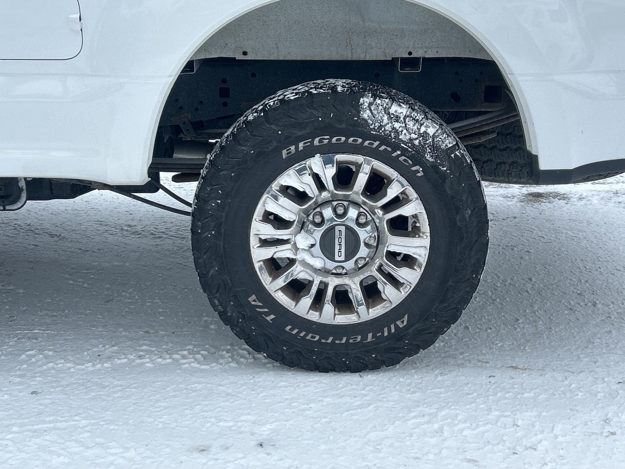 2020 Ford F-250 XLT, GAS, NEW ENGINE AT 183 000 KMS, REMOTE START! - Photo #10