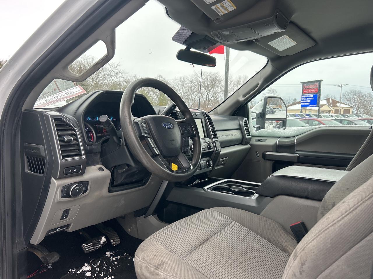 2020 Ford F-250 XLT, GAS, NEW ENGINE AT 183 000 KMS, REMOTE START! - Photo #11