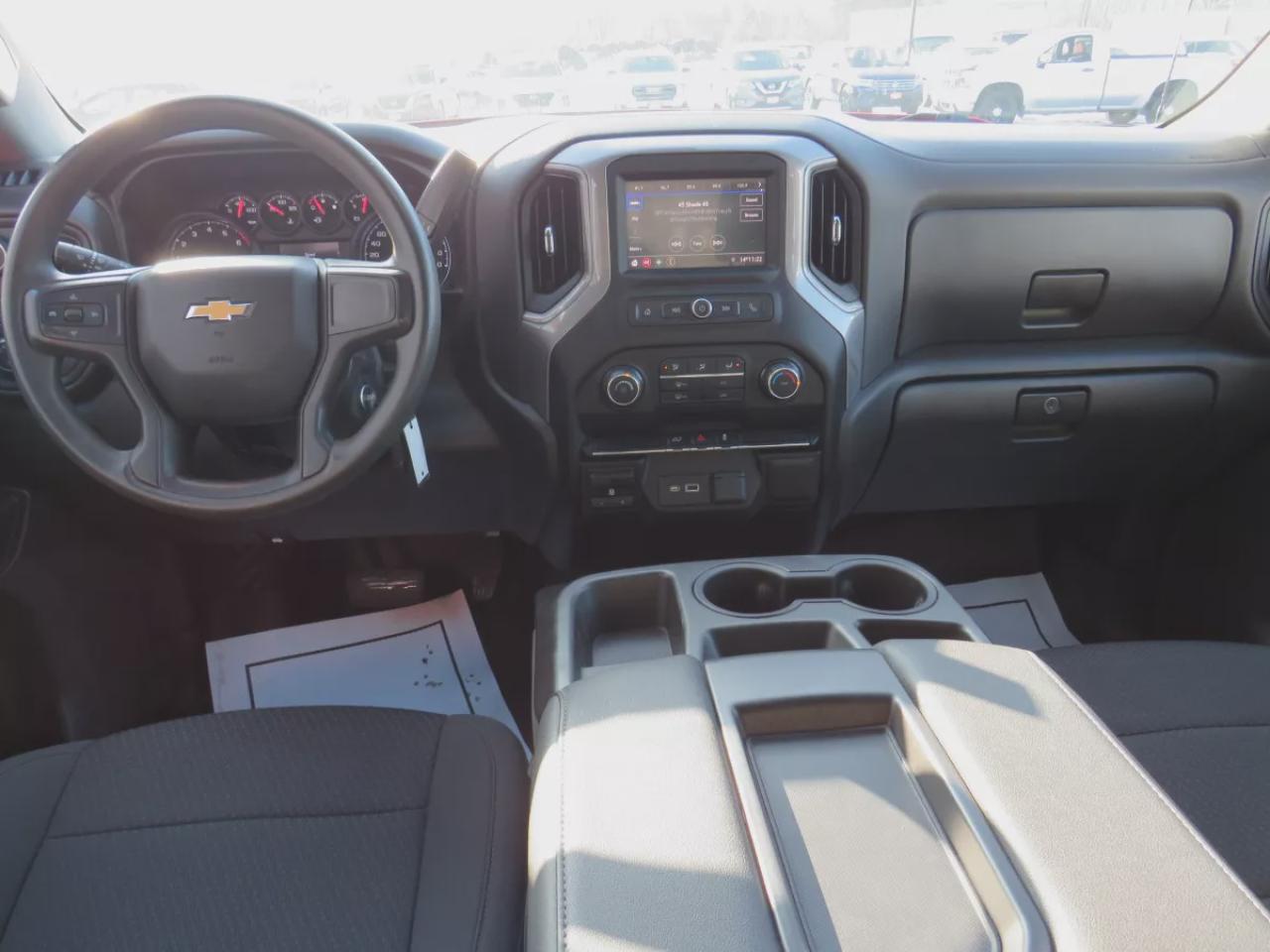 2021 Chevrolet Silverado 1500 Custom (**SAFETY/CERTIFIED!!**CLEAN TITLE/NO ACCIDENTS!!**4X4**TRAILER HITCH**BOXLINER**TONNEAU COVER**RUNNING BOARDS**AUTO HEADLIGHTS**BACKUP CAMERA**DIGITAL TOUCHSCREEN**USB/AUX PORT**CRUISE CONTROL**POWER WINDOWS**POWER LOCKS**BLUETOOTH**WEATHER TECH M Photo4