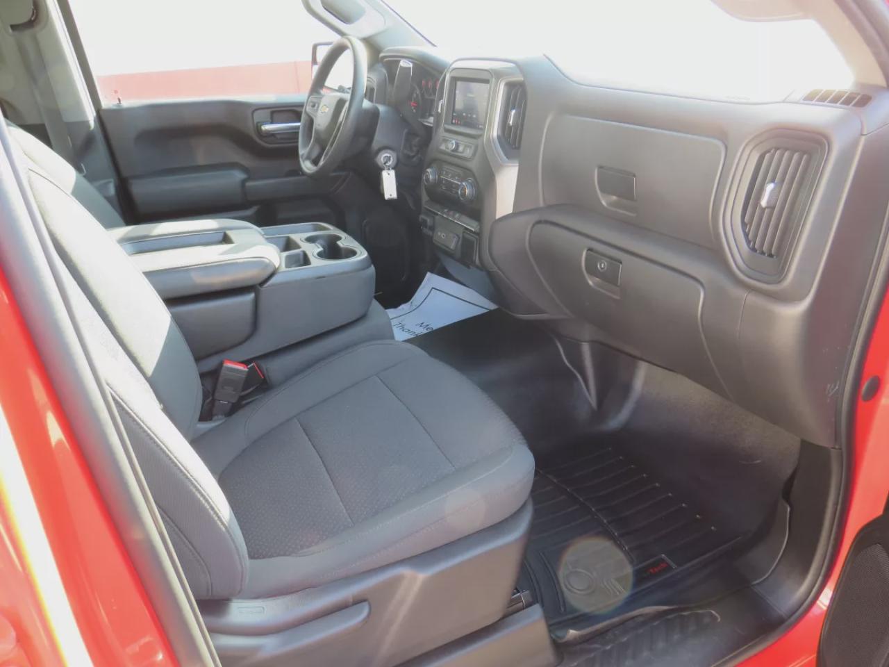 2021 Chevrolet Silverado 1500 Custom (**SAFETY/CERTIFIED!!**CLEAN TITLE/NO ACCIDENTS!!**4X4**TRAILER HITCH**BOXLINER**TONNEAU COVER**RUNNING BOARDS**AUTO HEADLIGHTS**BACKUP CAMERA**DIGITAL TOUCHSCREEN**USB/AUX PORT**CRUISE CONTROL**POWER WINDOWS**POWER LOCKS**BLUETOOTH**WEATHER TECH M Photo