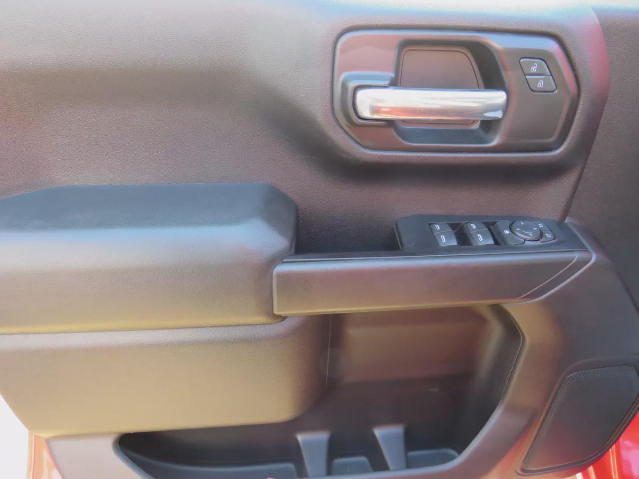 2021 Chevrolet Silverado 1500 Custom (**SAFETY/CERTIFIED!!**CLEAN TITLE/NO ACCIDENTS!!**4X4**TRAILER HITCH**BOXLINER**TONNEAU COVER**RUNNING BOARDS**AUTO HEADLIGHTS**BACKUP CAMERA**DIGITAL TOUCHSCREEN**USB/AUX PORT**CRUISE CONTROL**POWER WINDOWS**POWER LOCKS**BLUETOOTH**WEATHER TECH M Photo