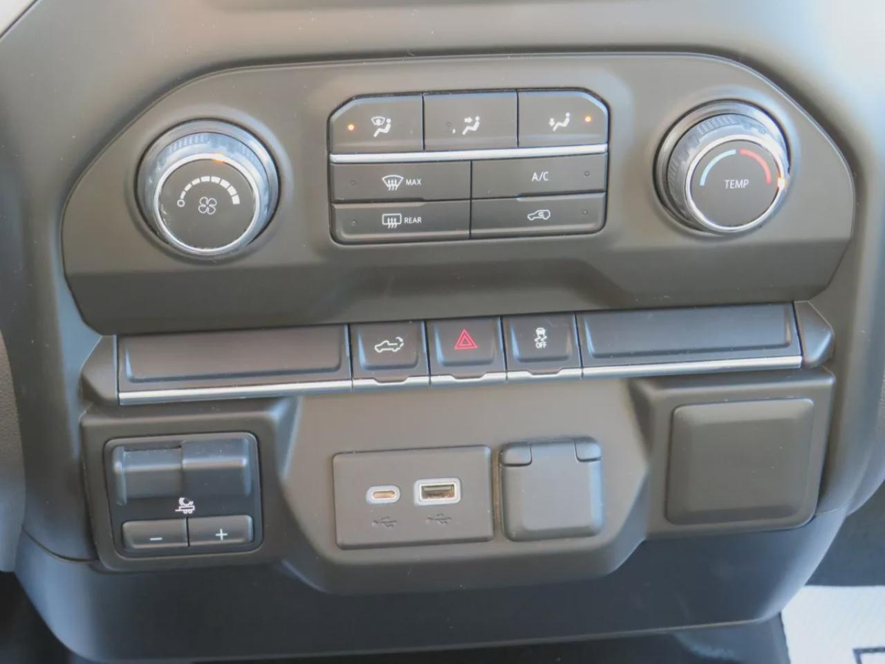 2021 Chevrolet Silverado 1500 Custom (**SAFETY/CERTIFIED!!**CLEAN TITLE/NO ACCIDENTS!!**4X4**TRAILER HITCH**BOXLINER**TONNEAU COVER**RUNNING BOARDS**AUTO HEADLIGHTS**BACKUP CAMERA**DIGITAL TOUCHSCREEN**USB/AUX PORT**CRUISE CONTROL**POWER WINDOWS**POWER LOCKS**BLUETOOTH**WEATHER TECH M Photo