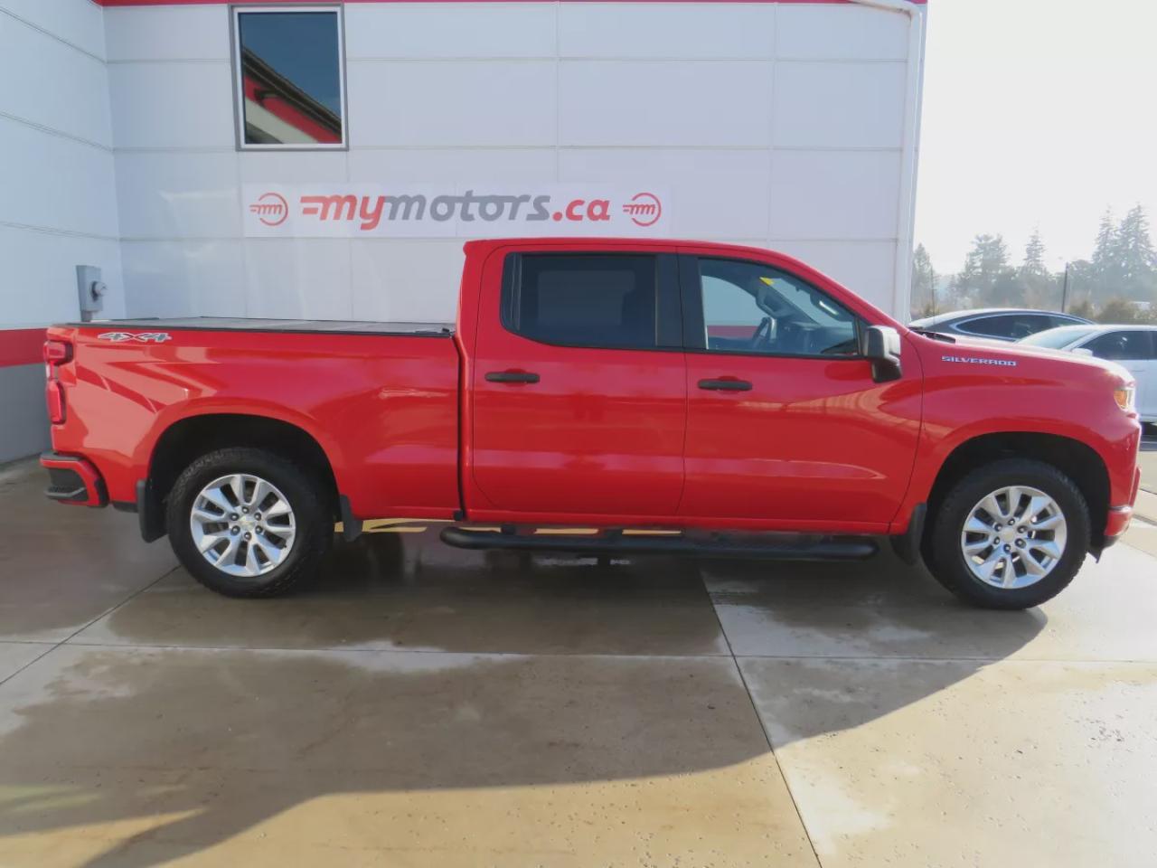 2021 Chevrolet Silverado 1500 Custom (**SAFETY/CERTIFIED!!**CLEAN TITLE/NO ACCIDENTS!!**4X4**TRAILER HITCH**BOXLINER**TONNEAU COVER**RUNNING BOARDS**AUTO HEADLIGHTS**BACKUP CAMERA**DIGITAL TOUCHSCREEN**USB/AUX PORT**CRUISE CONTROL**POWER WINDOWS**POWER LOCKS**BLUETOOTH**WEATHER TECH M Photo