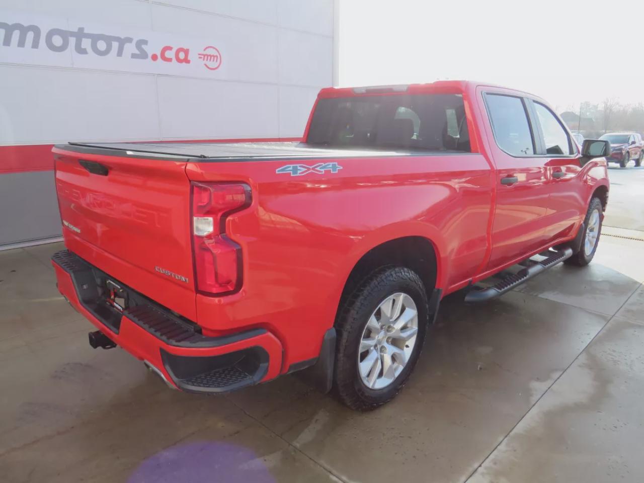 2021 Chevrolet Silverado 1500 Custom (**SAFETY/CERTIFIED!!**CLEAN TITLE/NO ACCIDENTS!!**4X4**TRAILER HITCH**BOXLINER**TONNEAU COVER**RUNNING BOARDS**AUTO HEADLIGHTS**BACKUP CAMERA**DIGITAL TOUCHSCREEN**USB/AUX PORT**CRUISE CONTROL**POWER WINDOWS**POWER LOCKS**BLUETOOTH**WEATHER TECH M Photo