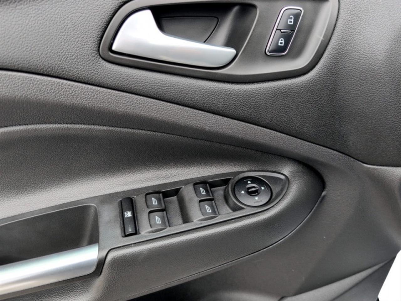 2015 Ford Escape SE  **LOW MILEAGE** Photo