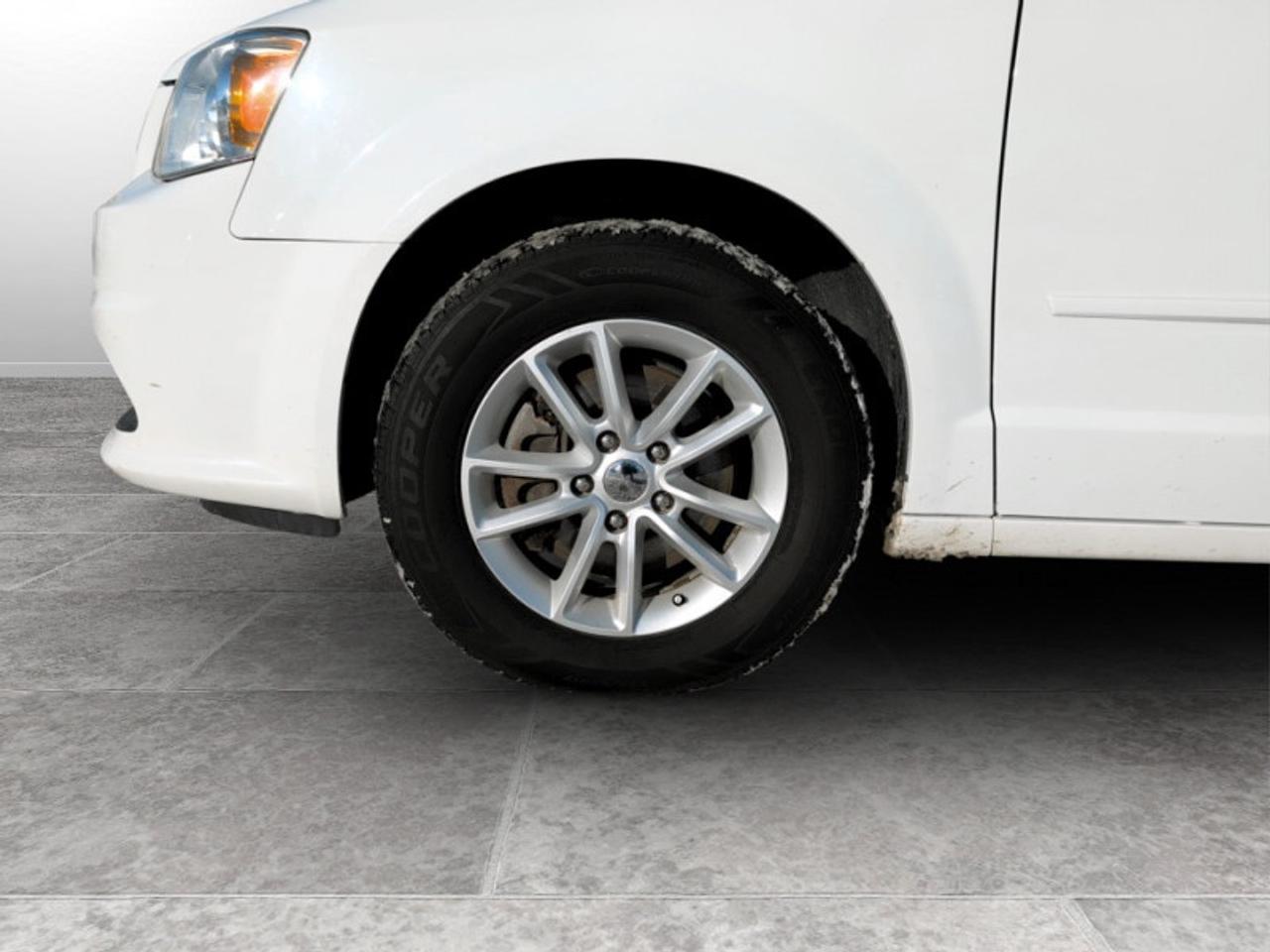 2017 Dodge Grand Caravan SXT Plus  **REAR ENTERTAINMENT GROUP** Photo