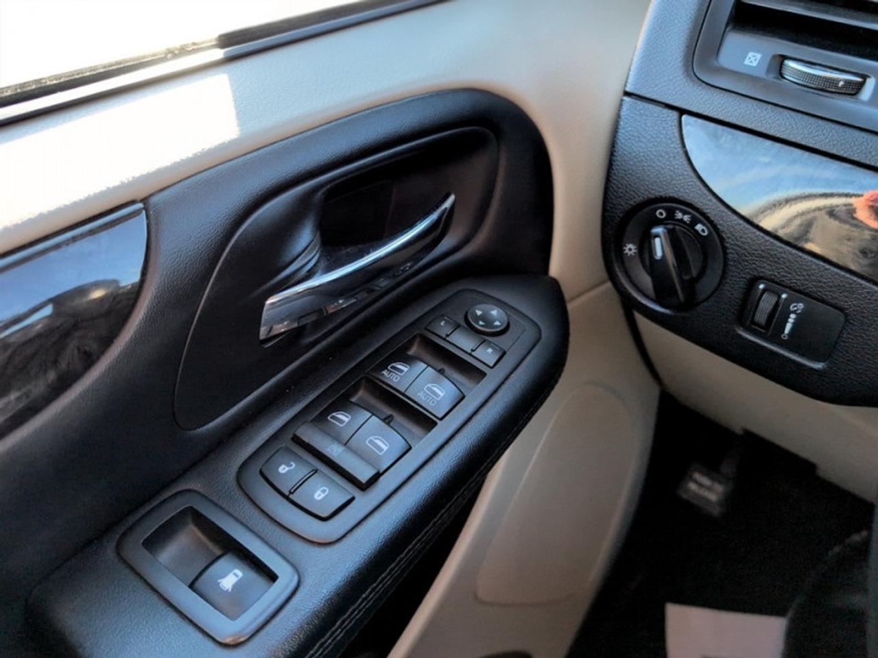 2017 Dodge Grand Caravan SXT Plus  **REAR ENTERTAINMENT GROUP** Photo