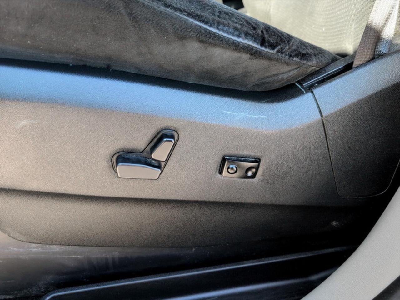 2017 Dodge Grand Caravan SXT Plus  **REAR ENTERTAINMENT GROUP** Photo