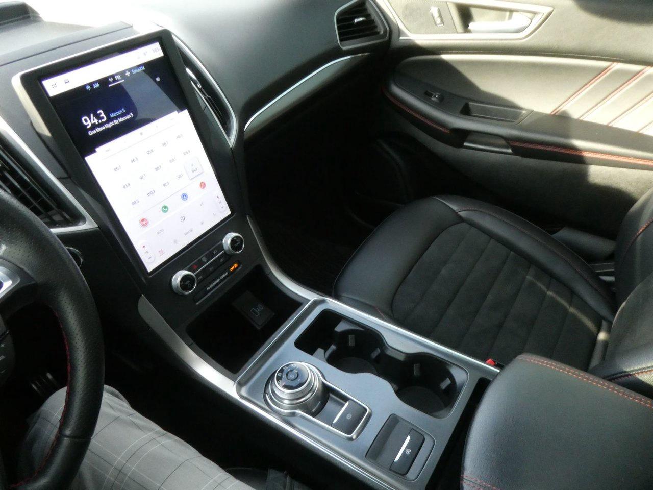 2022 Ford Edge SEL ST LINE Photo