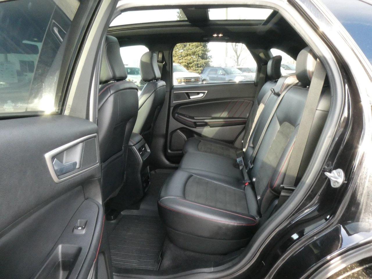 2022 Ford Edge SEL ST LINE Photo