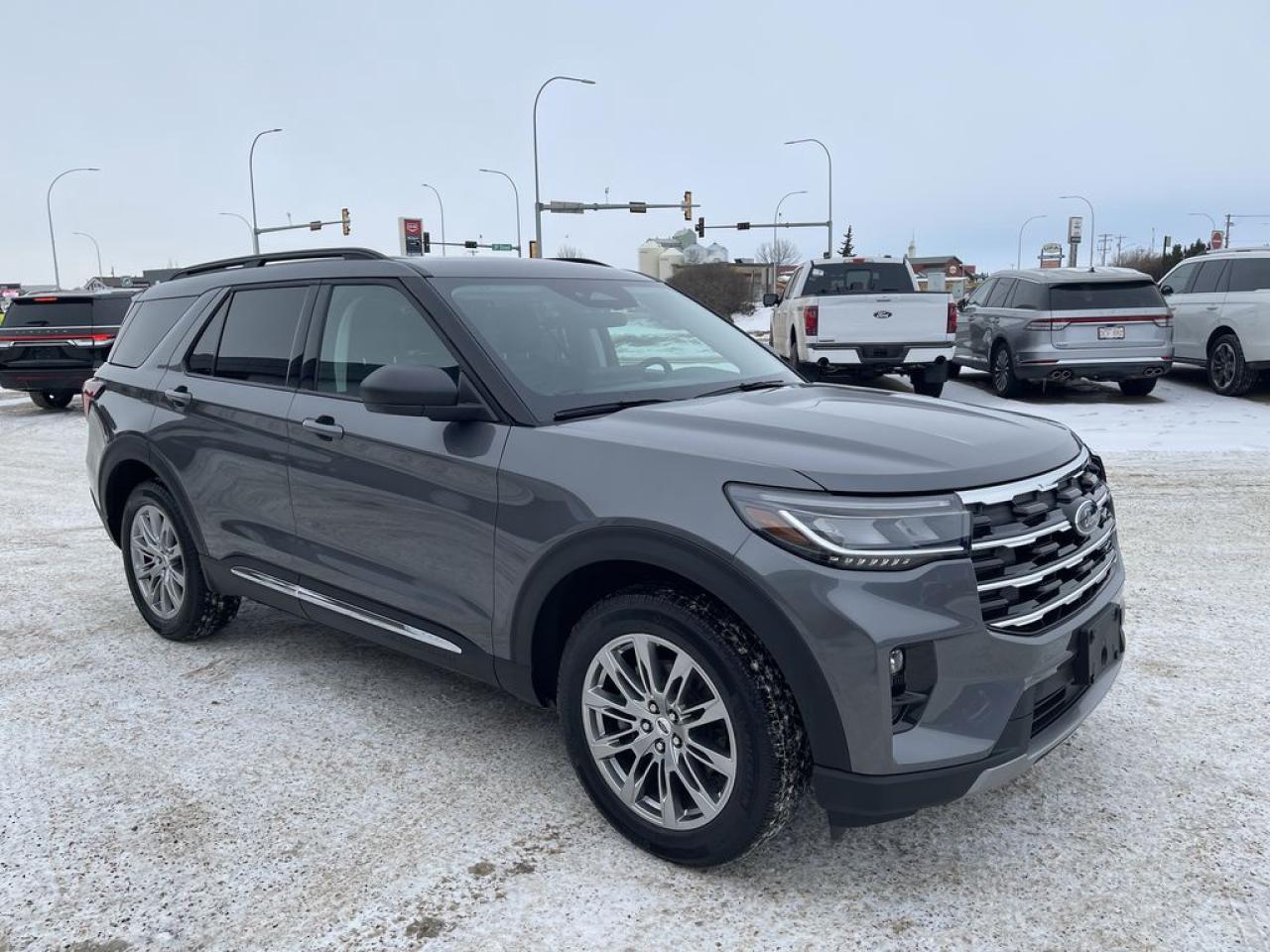 2025 Ford Explorer Active Photo0