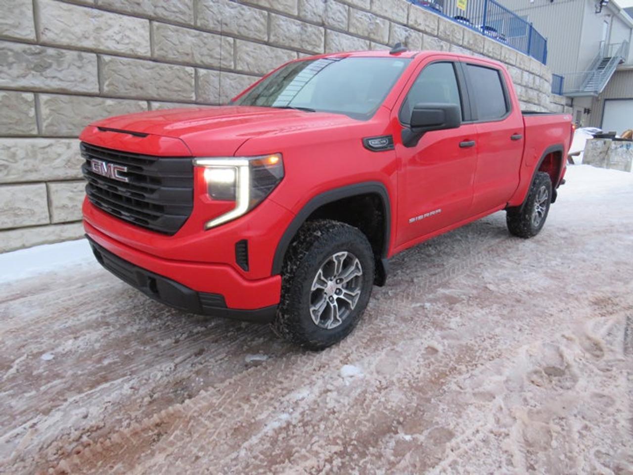 4WD Crew Cab 147 Pro, 10-Speed Automatic, Gas V8 5.3L/325