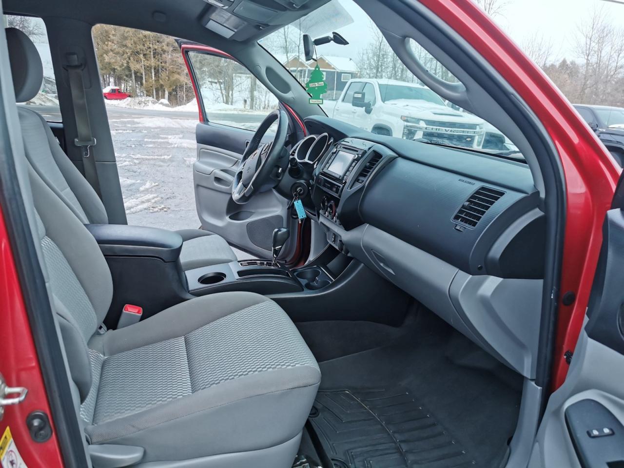 2015 Toyota Tacoma Double Cab V6 Long Bed Photo