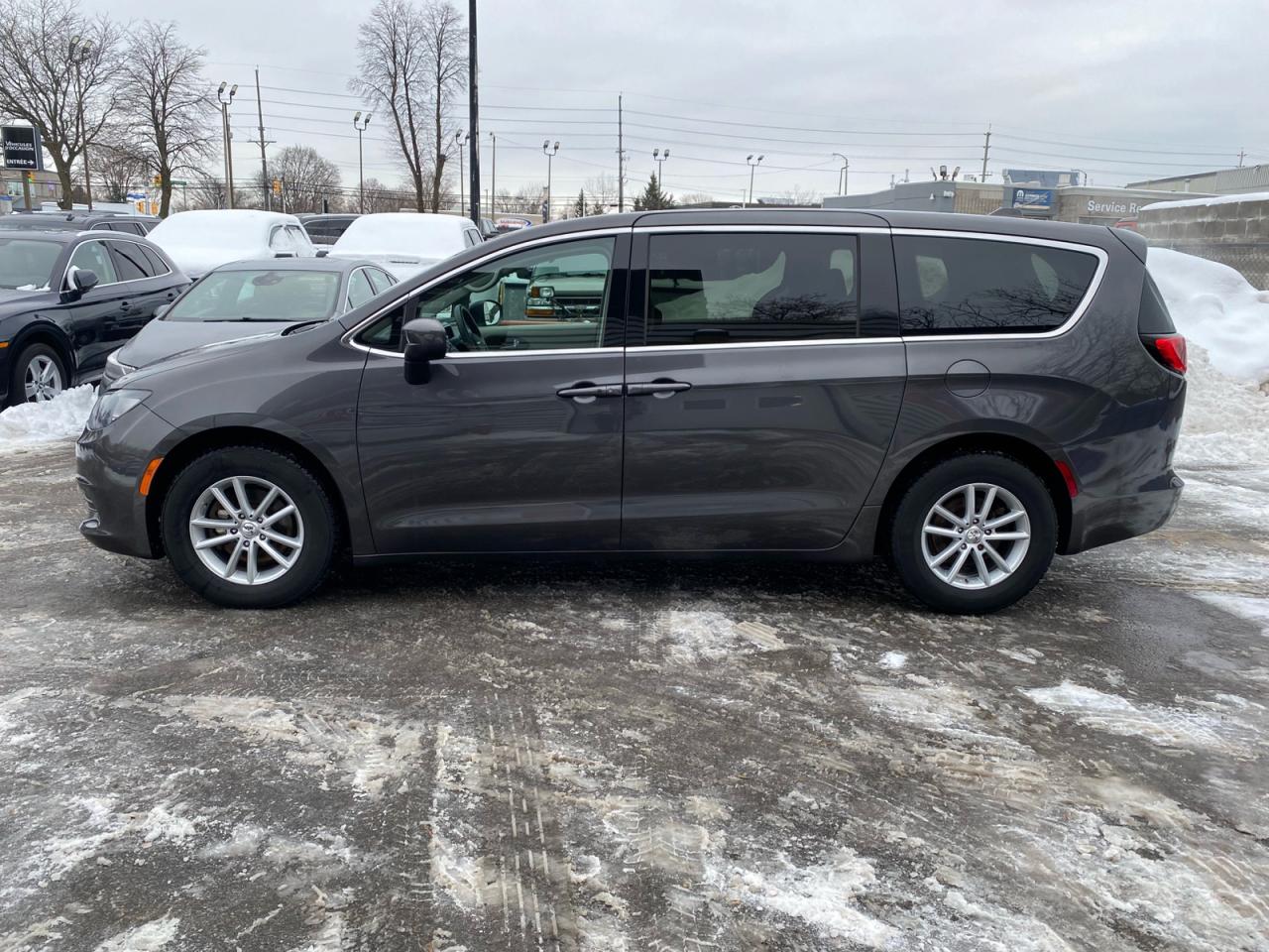 2018 Chrysler Pacifica Apple CarPlay | Android Auto | Rear Temperature Controls Photo