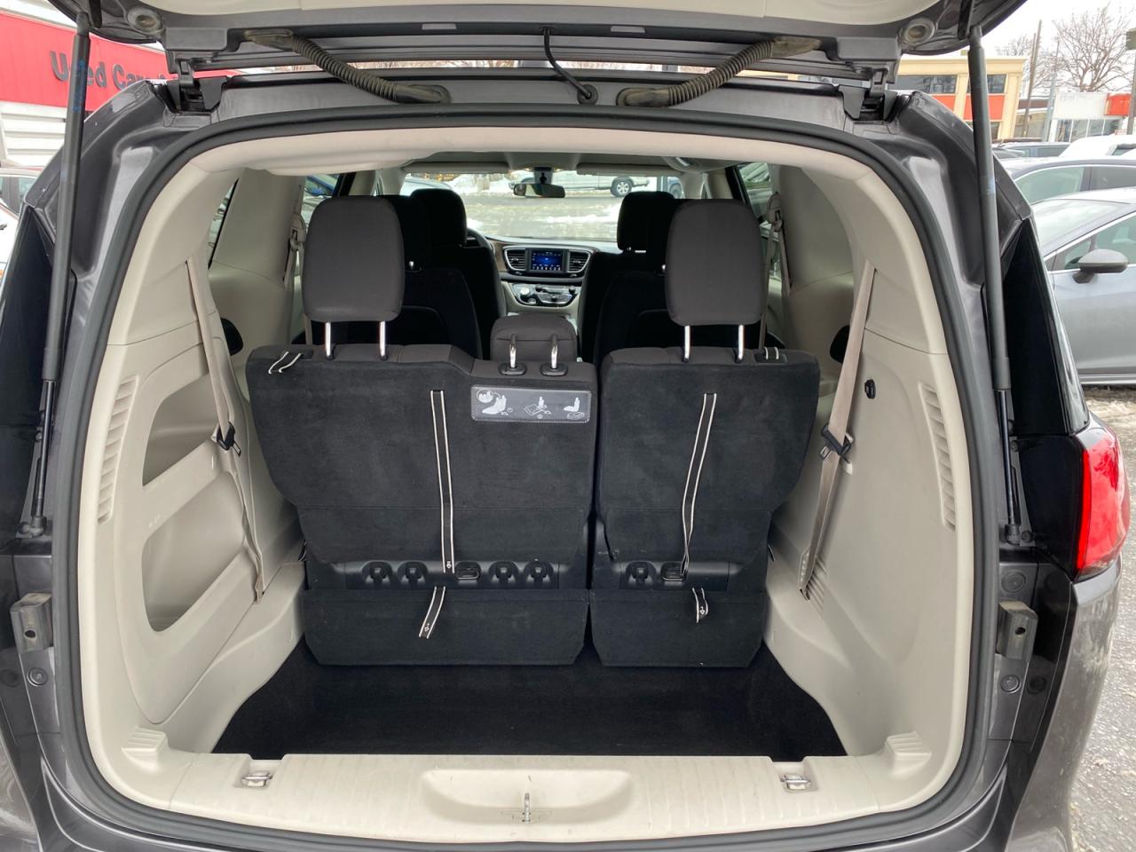 2018 Chrysler Pacifica Apple CarPlay | Android Auto | Rear Temperature Controls Photo