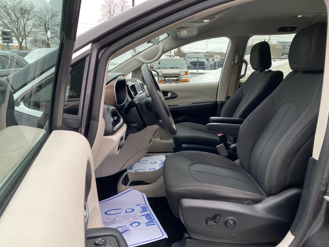 2018 Chrysler Pacifica Apple CarPlay | Android Auto | Rear Temperature Controls Photo