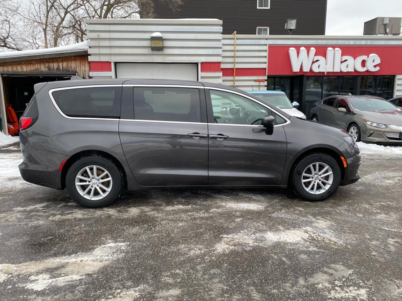 2018 Chrysler Pacifica Apple CarPlay | Android Auto | Rear Temperature Controls Photo