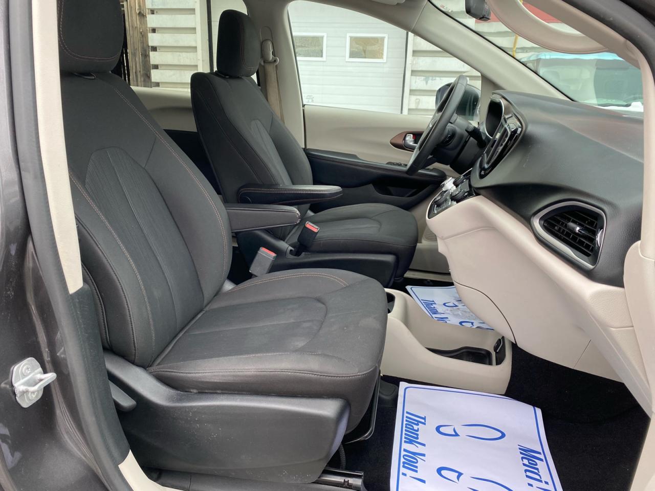 2018 Chrysler Pacifica Apple CarPlay | Android Auto | Rear Temperature Controls Photo