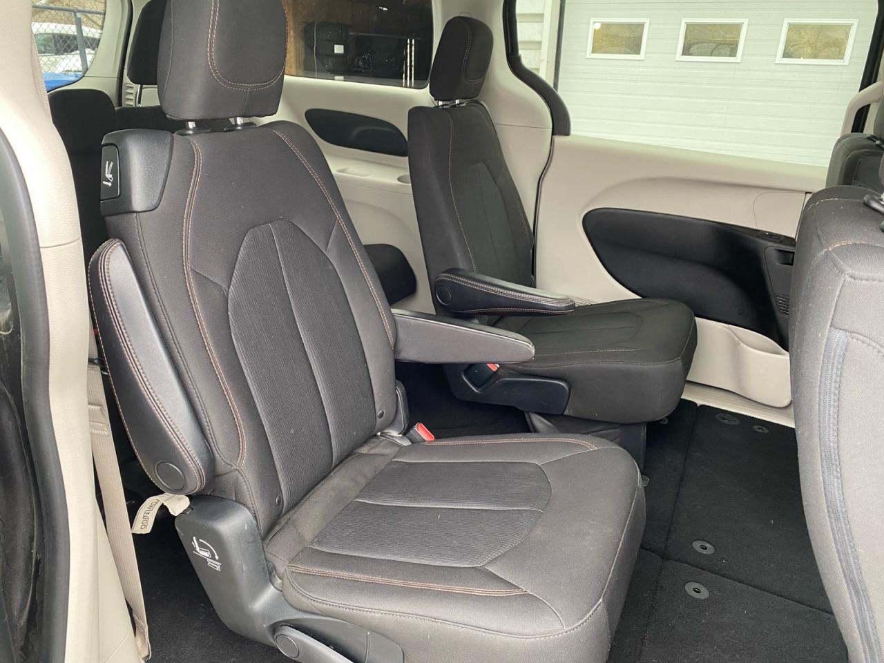 2018 Chrysler Pacifica Apple CarPlay | Android Auto | Rear Temperature Controls Photo