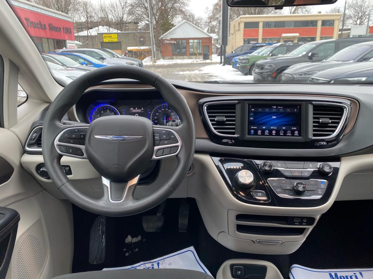 2018 Chrysler Pacifica Apple CarPlay | Android Auto | Rear Temperature Controls Photo