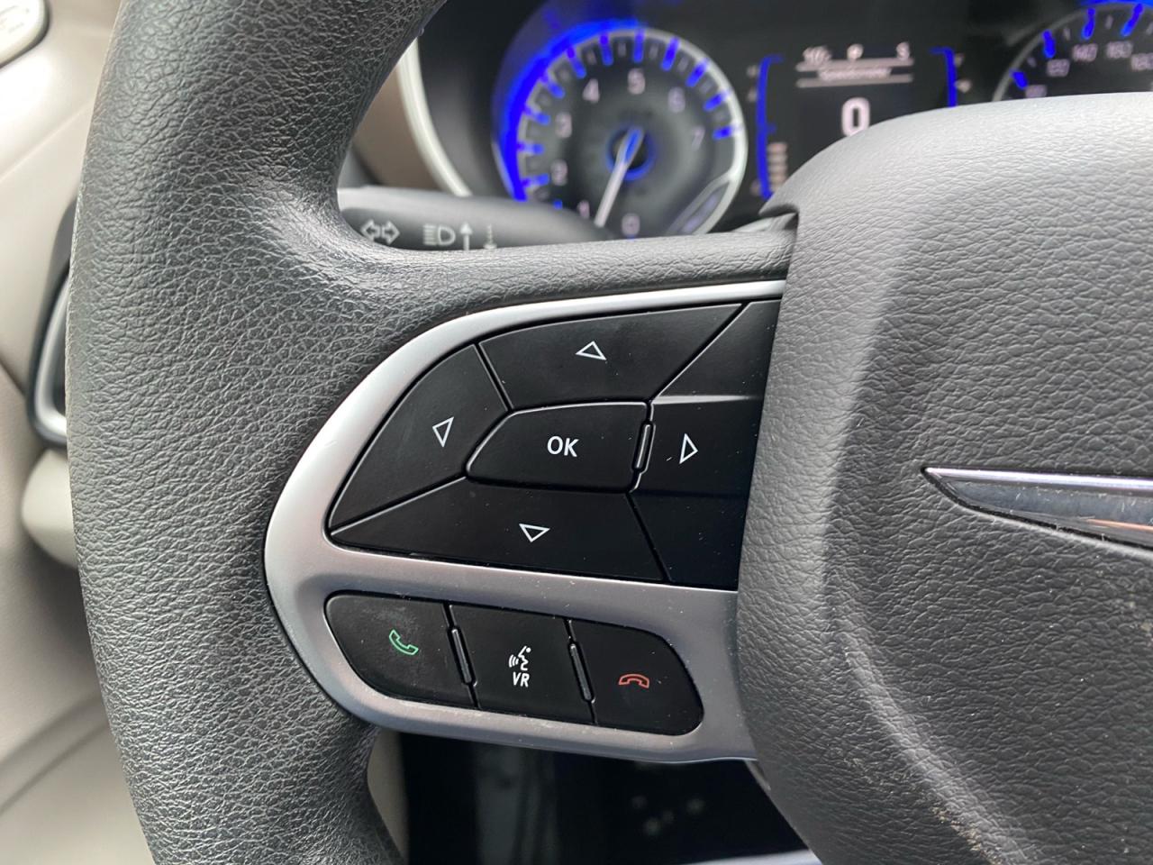 2018 Chrysler Pacifica Apple CarPlay | Android Auto | Rear Temperature Controls Photo