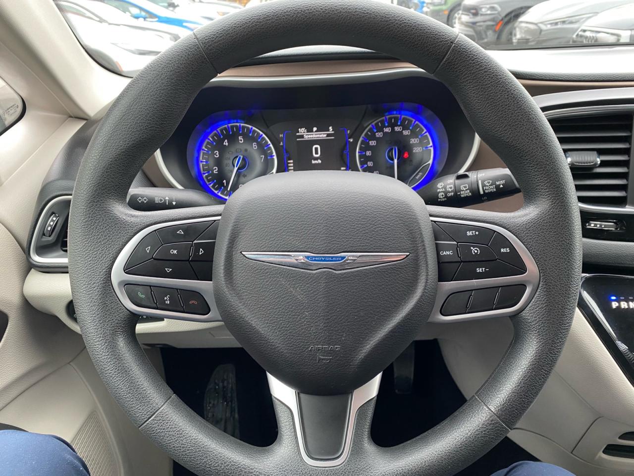 2018 Chrysler Pacifica Apple CarPlay | Android Auto | Rear Temperature Controls Photo