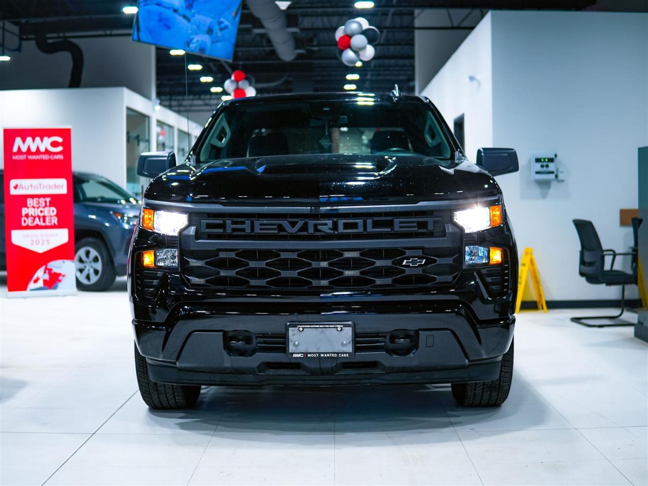 2024 Chevrolet Silverado 1500 CUSTOM | CREW CAB | 4WD | BLACKOUT PKG | NO ACCIDENTS Photo2