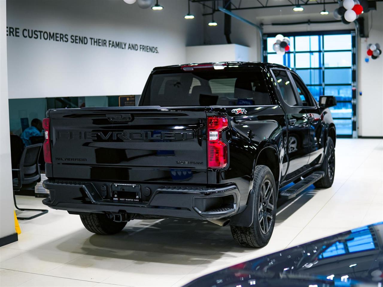 2024 Chevrolet Silverado 1500 CUSTOM | CREW CAB | 4WD | BLACKOUT PKG | NO ACCIDENTS Photo