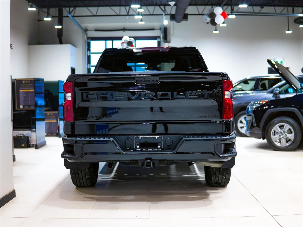 2024 Chevrolet Silverado 1500 CUSTOM | CREW CAB | 4WD | BLACKOUT PKG | NO ACCIDENTS Photo