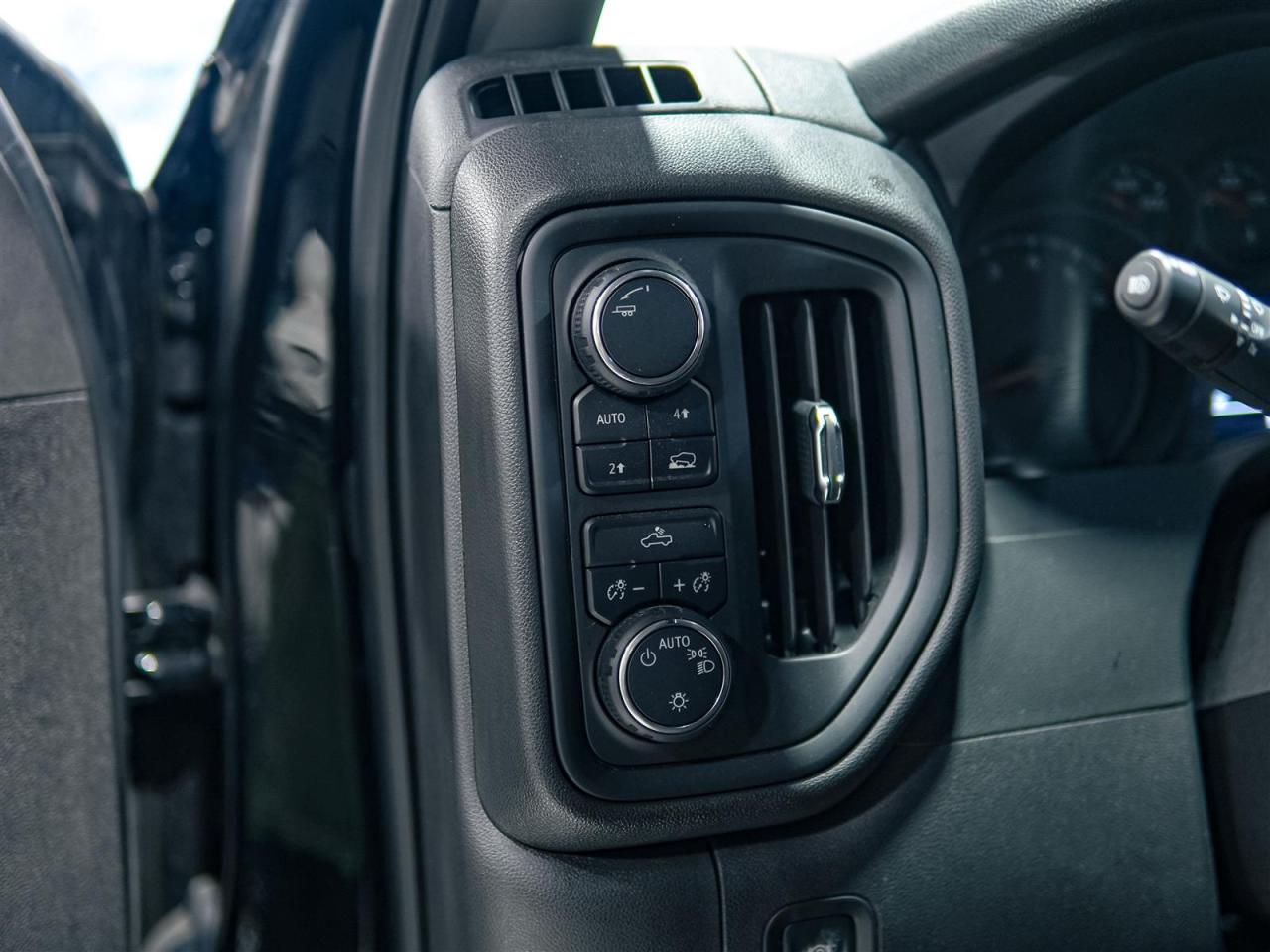 2024 Chevrolet Silverado 1500 CUSTOM | CREW CAB | 4WD | BLACKOUT PKG | NO ACCIDENTS Photo