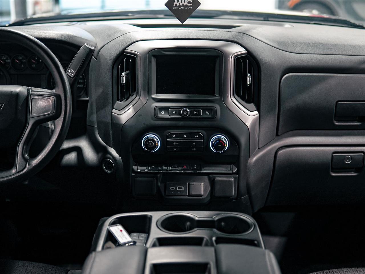 2024 Chevrolet Silverado 1500 CUSTOM | CREW CAB | 4WD | BLACKOUT PKG | NO ACCIDENTS Photo