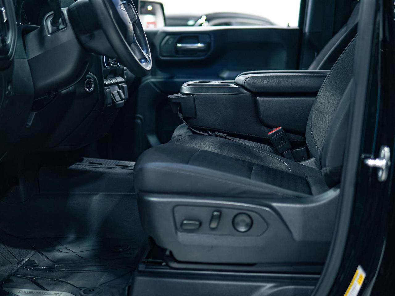 2024 Chevrolet Silverado 1500 CUSTOM | CREW CAB | 4WD | BLACKOUT PKG | NO ACCIDENTS Photo