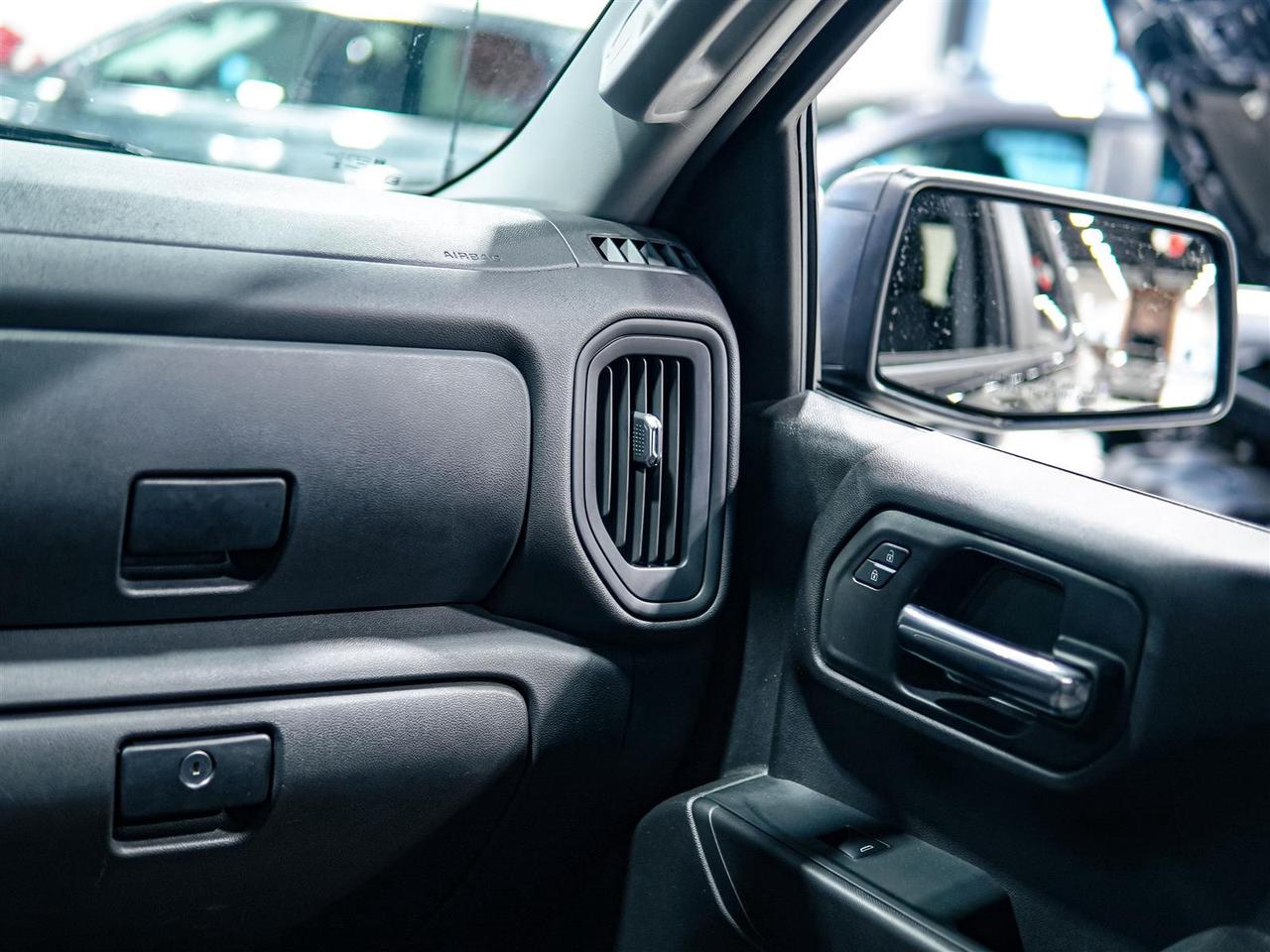 2024 Chevrolet Silverado 1500 CUSTOM | CREW CAB | 4WD | BLACKOUT PKG | NO ACCIDENTS Photo